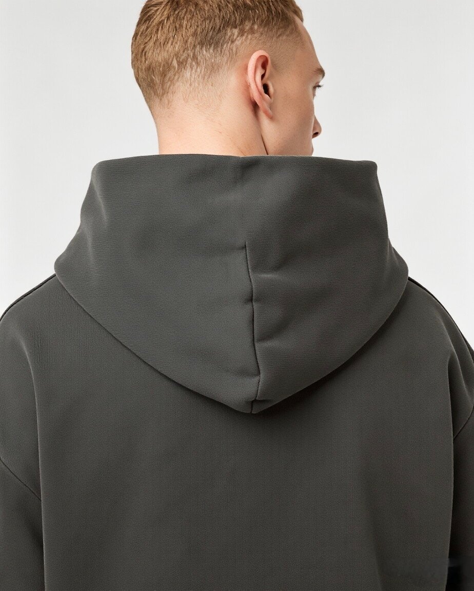 Premium Streetwear Hoodie Design Guide: Hood Shape, Cuffs & Oversized Fit