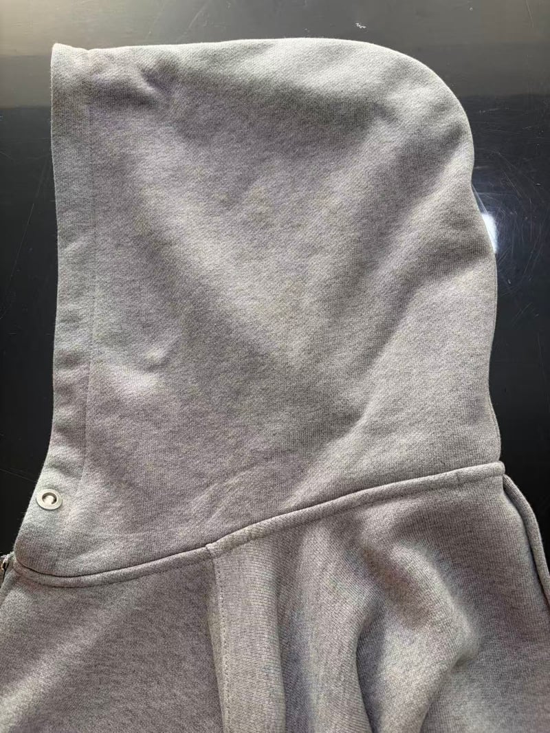 Multi-Layer Hood Seam Control:Heavyweight hoodies often contain 4–6 fabric layers around the hood and neckline area. To maintain clean seam lines and prevent needle breakage, our team adjusts sewing pressure, stitch density, and machine speed during hood construction. This ensures: smoother seam appearance stronger neckline durability reduced seam bulk better hoodie shape retention